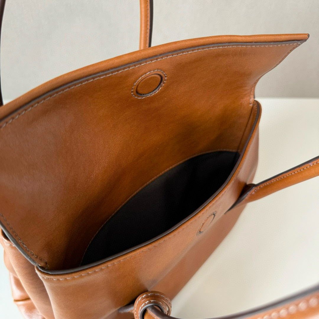 Vintage-Inspired Top Handle Bag – Dual-Flap Design