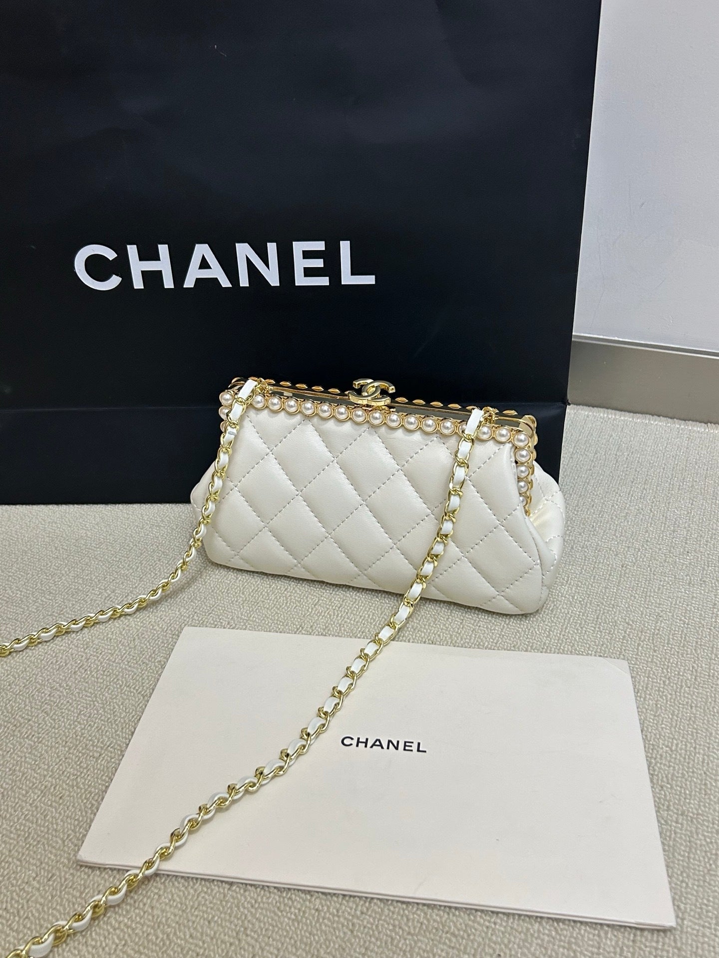 Pearl Evening Bag – Miniature Work of Art
