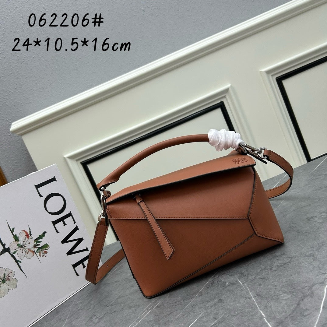 Geometric Structured Shoulder Bag – Puzzle Edge Style, 24cm