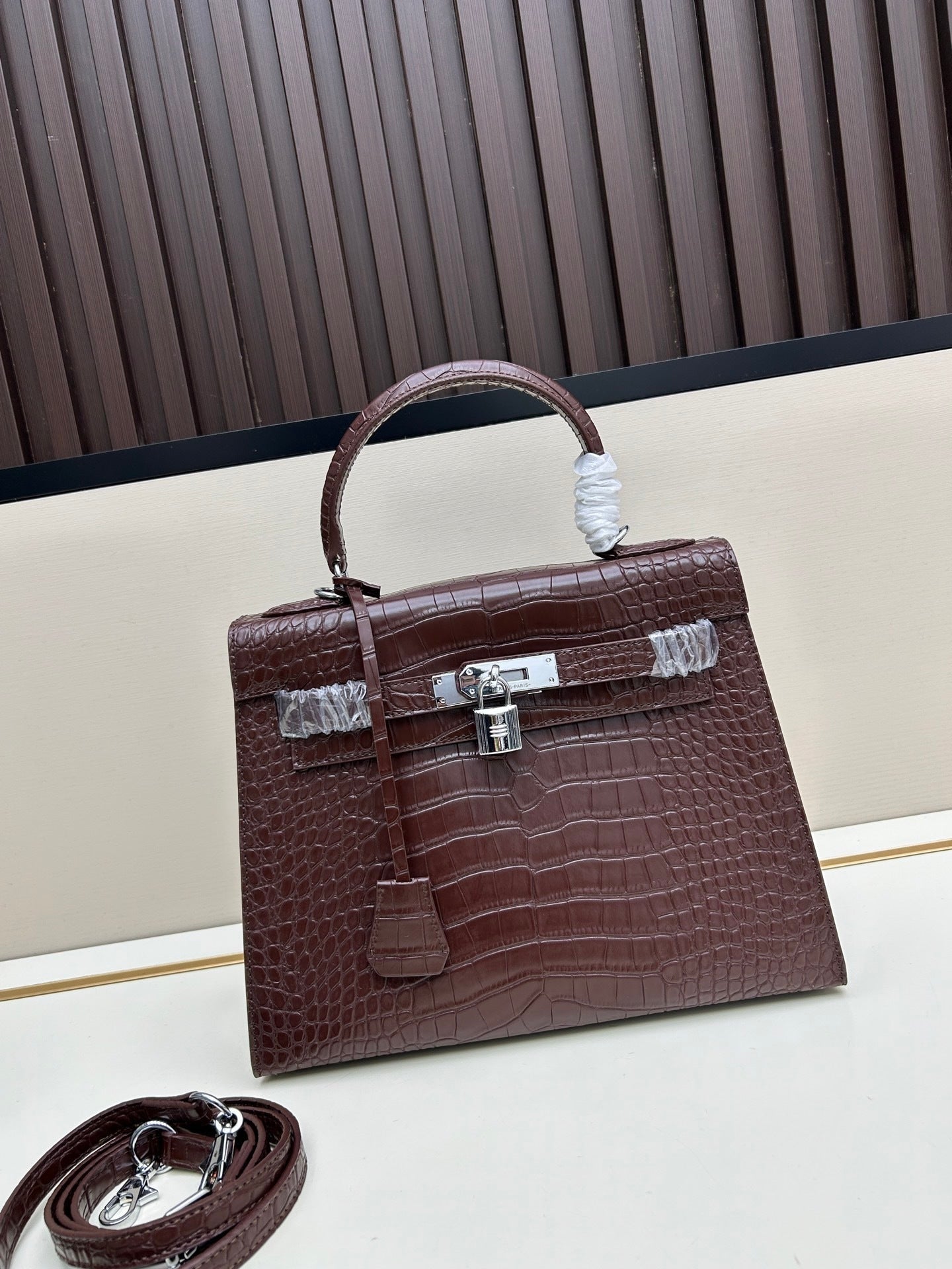 Luxury 28cm Elephant Grey Pebbled Leather Top-Handle Bag – Silver Hardware