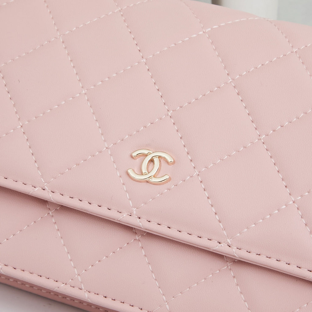 Quilted Calfskin Wallet-On-Chain Bag