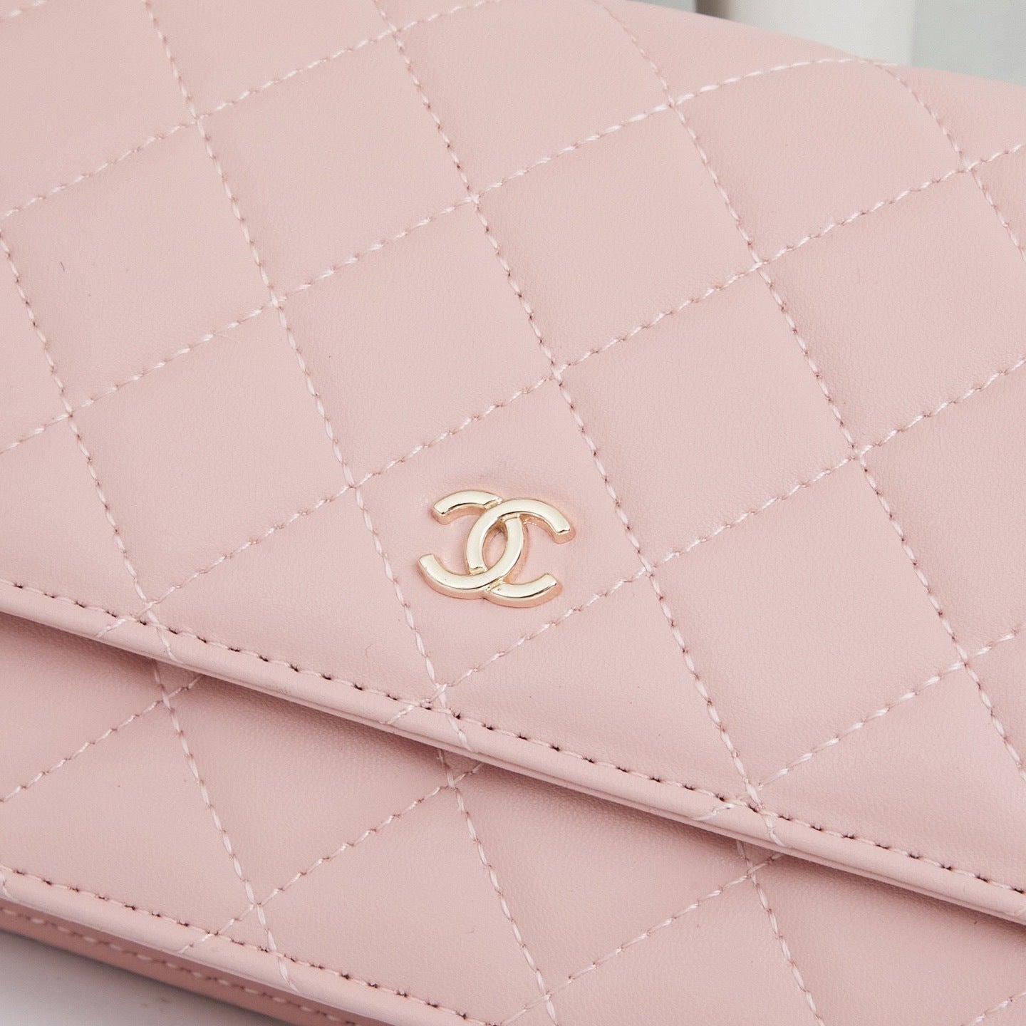 Quilted Calfskin Wallet-On-Chain Bag