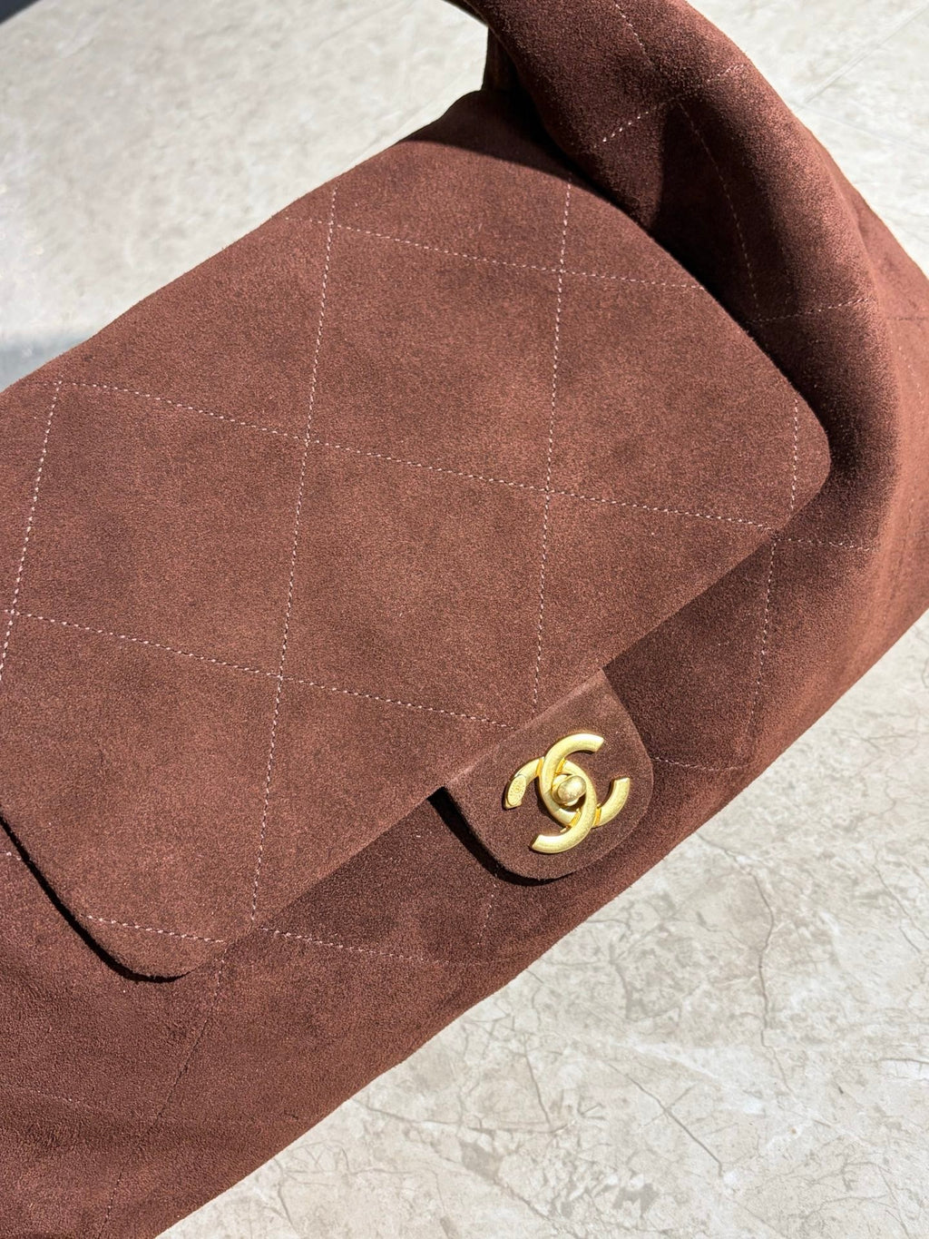 Oversized Suede Hobo Shoulder Bag with Chunky Chain – Autumn/Winter Style