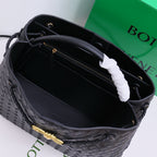 B*V | 23 New Andiamo Handbag