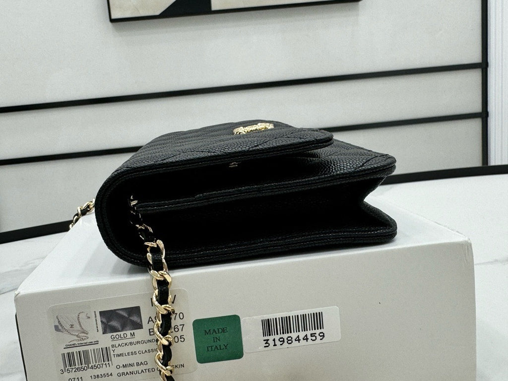 Classic Quilted Wallet-On-Chain · Premium Edition