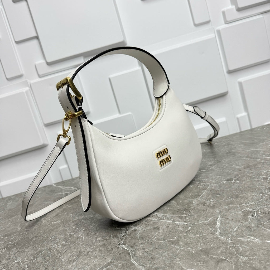 Full-Grain Leather Shoulder Bag – Minimal Chic