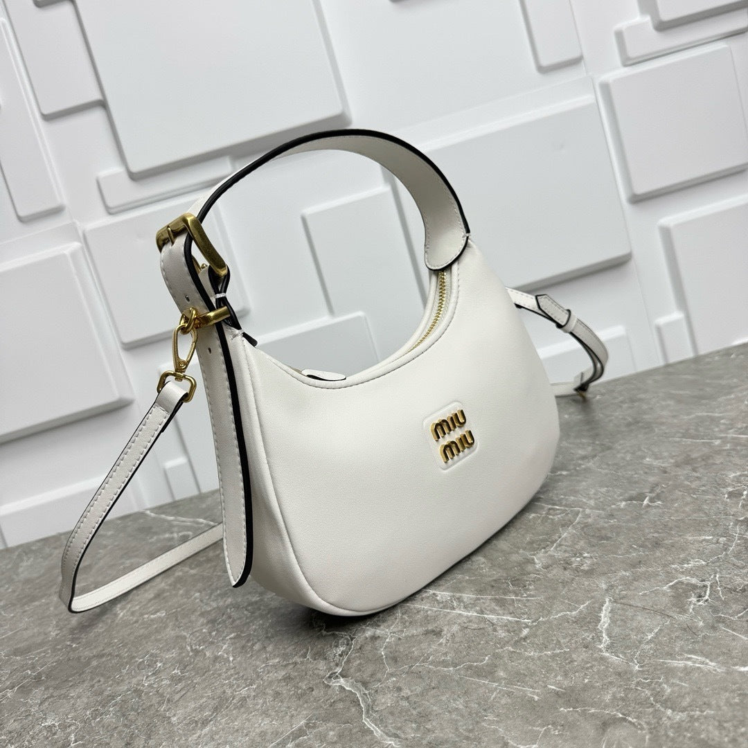 Full-Grain Leather Shoulder Bag – Minimal Chic