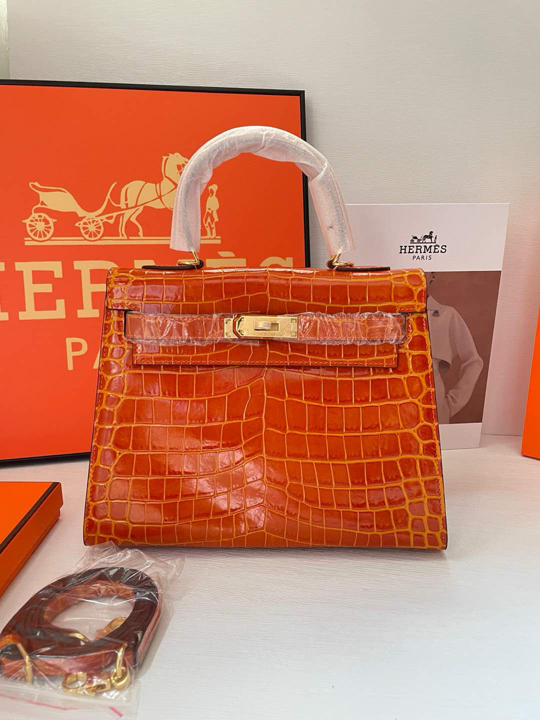 28cm Crocodile-Embossed Leather Top-Handle & Shoulder Bag