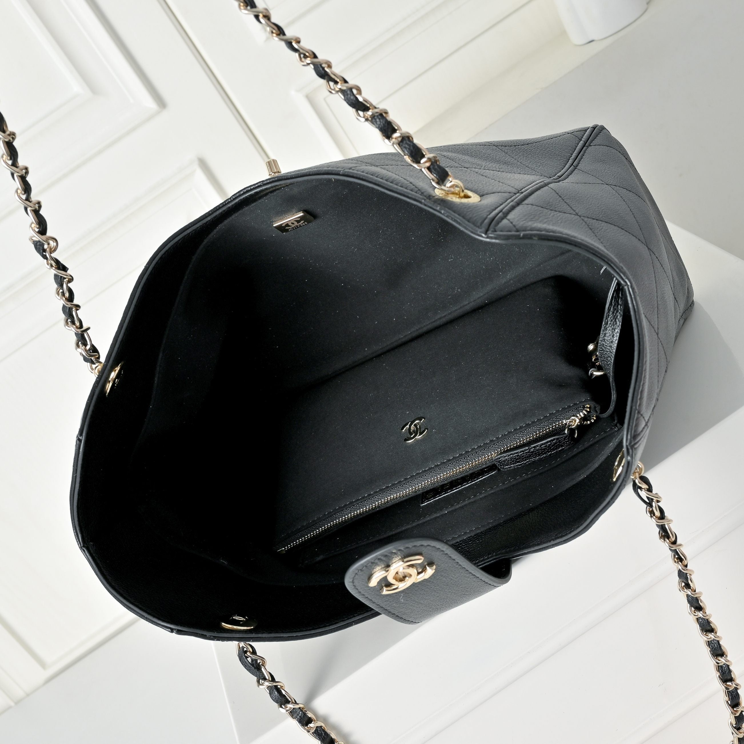 Spring Early Collection Quilted Chain Tote Bag