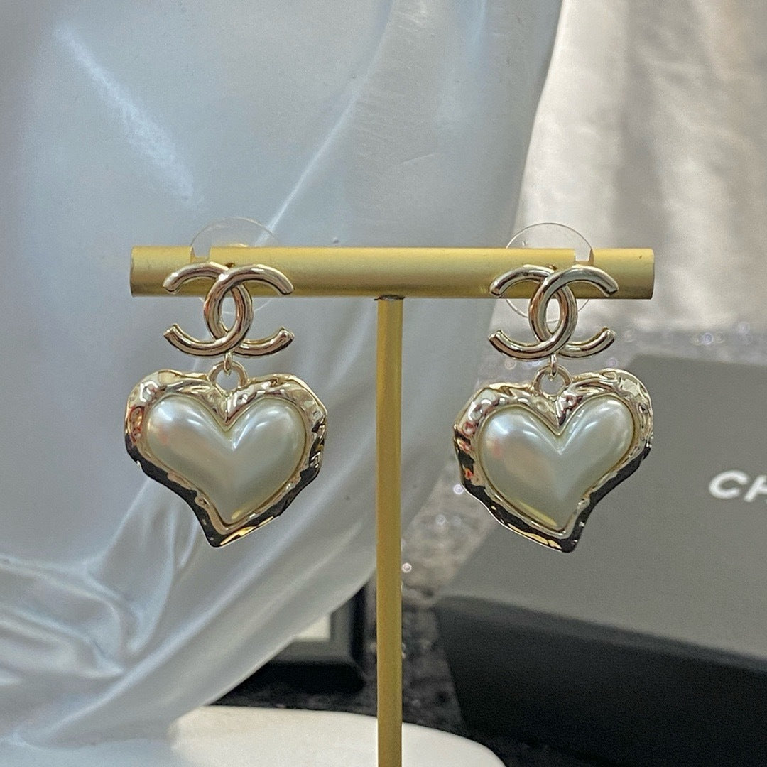 Glass Gemstone Heart Earrings – Pastel Elegance