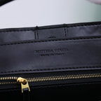 B*V | 23 New Andiamo Handbag
