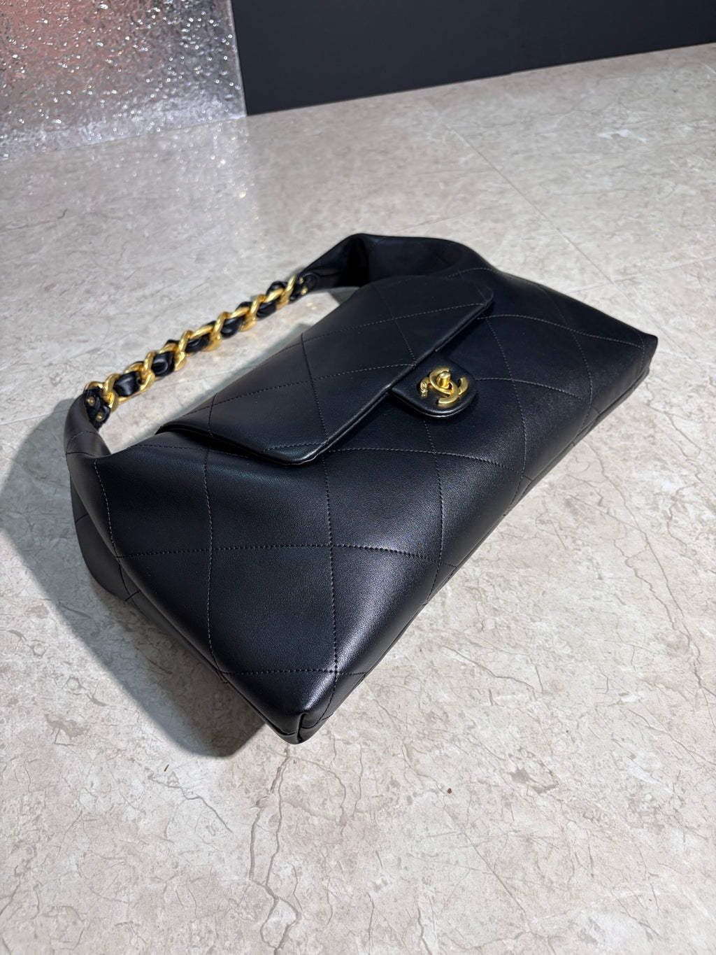 Oversized Soft Leather Hobo Shoulder Bag with Chunky Chain – 43cm