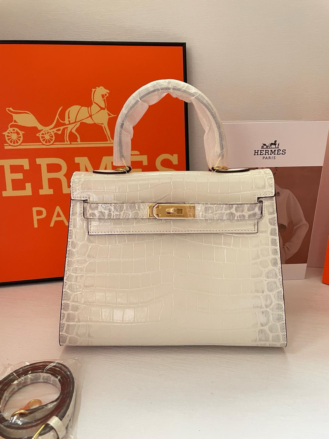 28cm Crocodile-Embossed Leather Top-Handle & Shoulder Bag