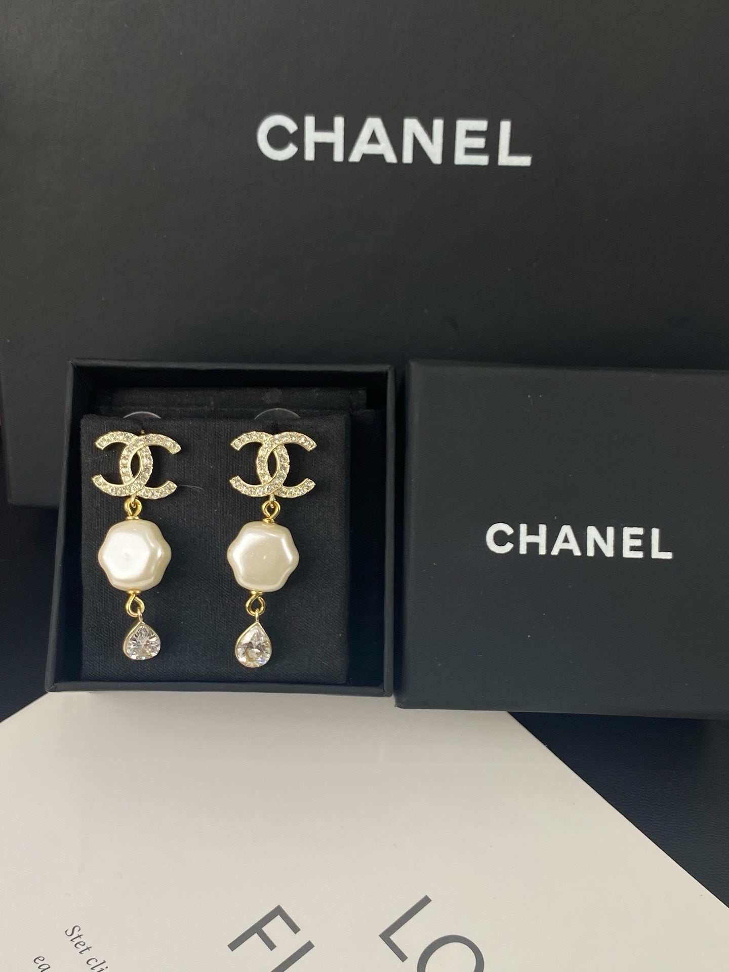 Gold-Tone Crystal & Mother-of-Pearl Drop Earrings – Timeless Elegance