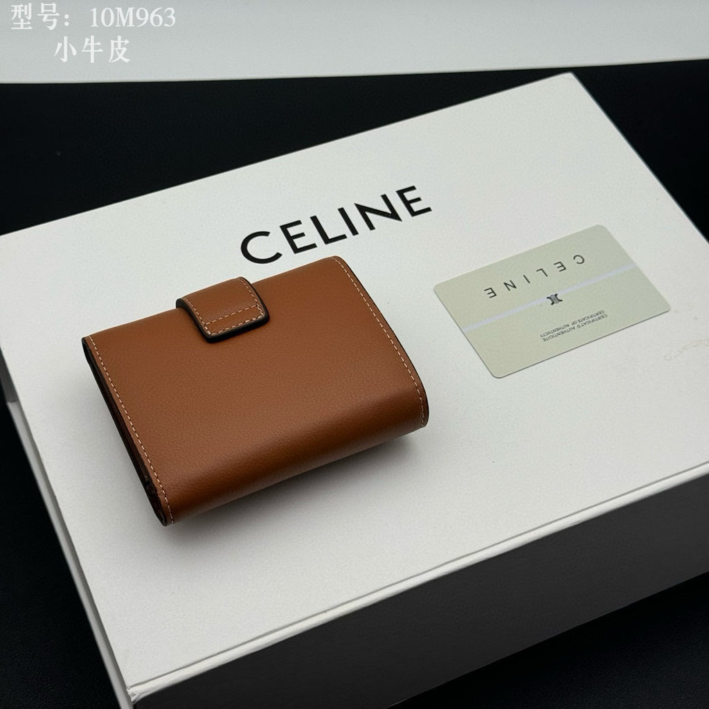 Triomphe-Style Three-Fold Leather Wallet with Metal Hardware – Premium Quality