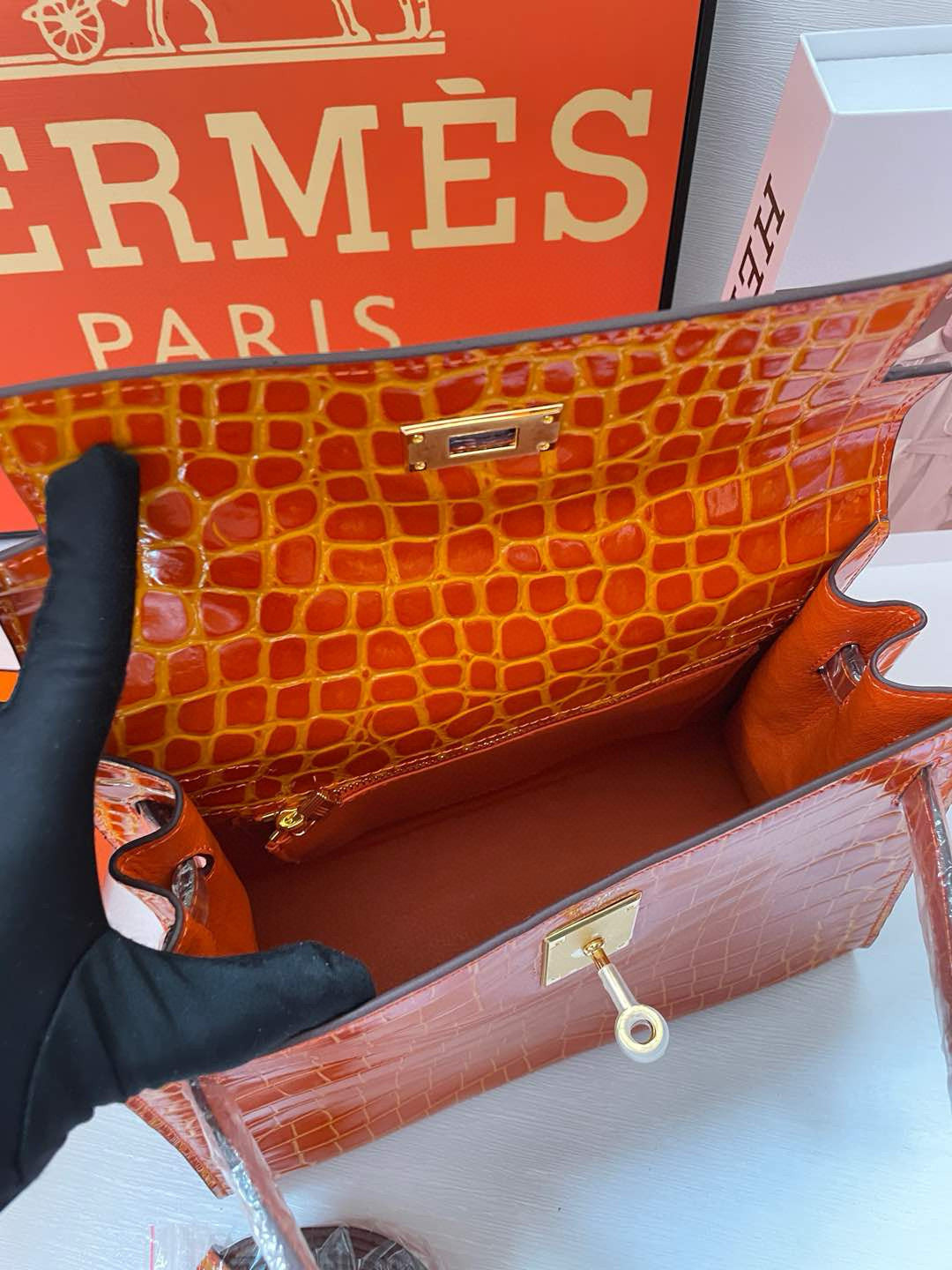 28cm Crocodile-Embossed Leather Top-Handle & Shoulder Bag