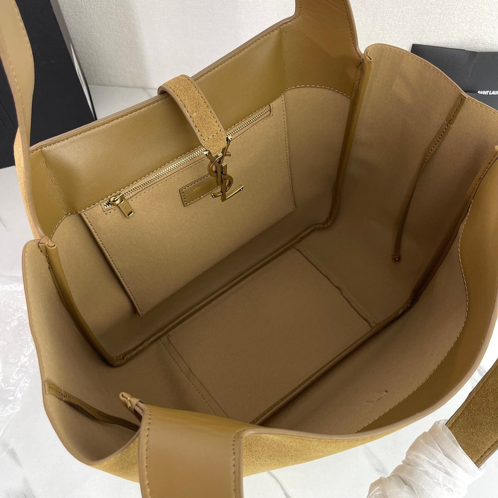 BEA High-Quality Leather Hobo Bag