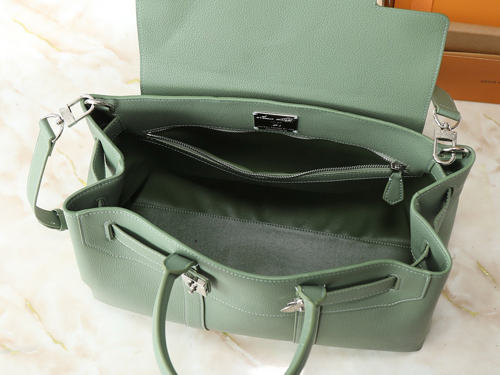 Georges Medium Tote Bag