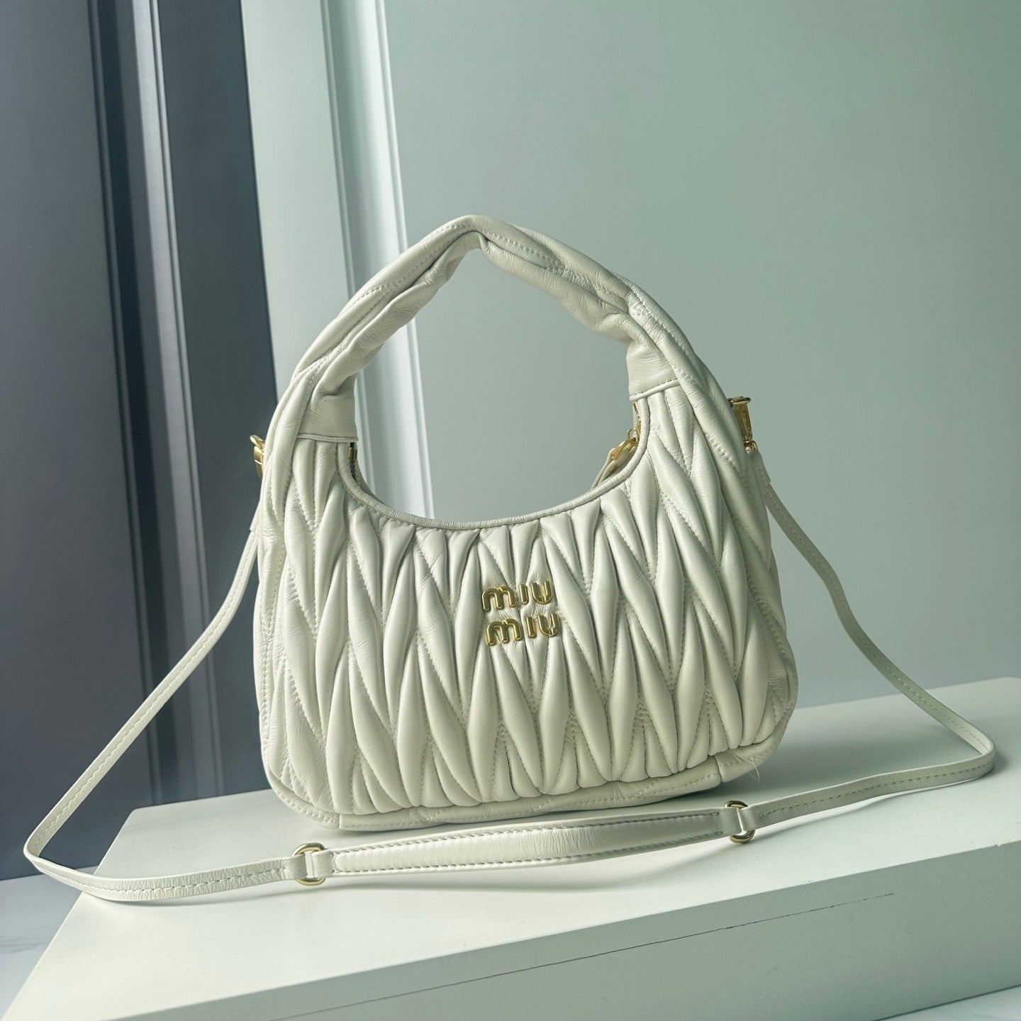 Medium Quilted Leather Handbag – Matelassé Texture, 29cm