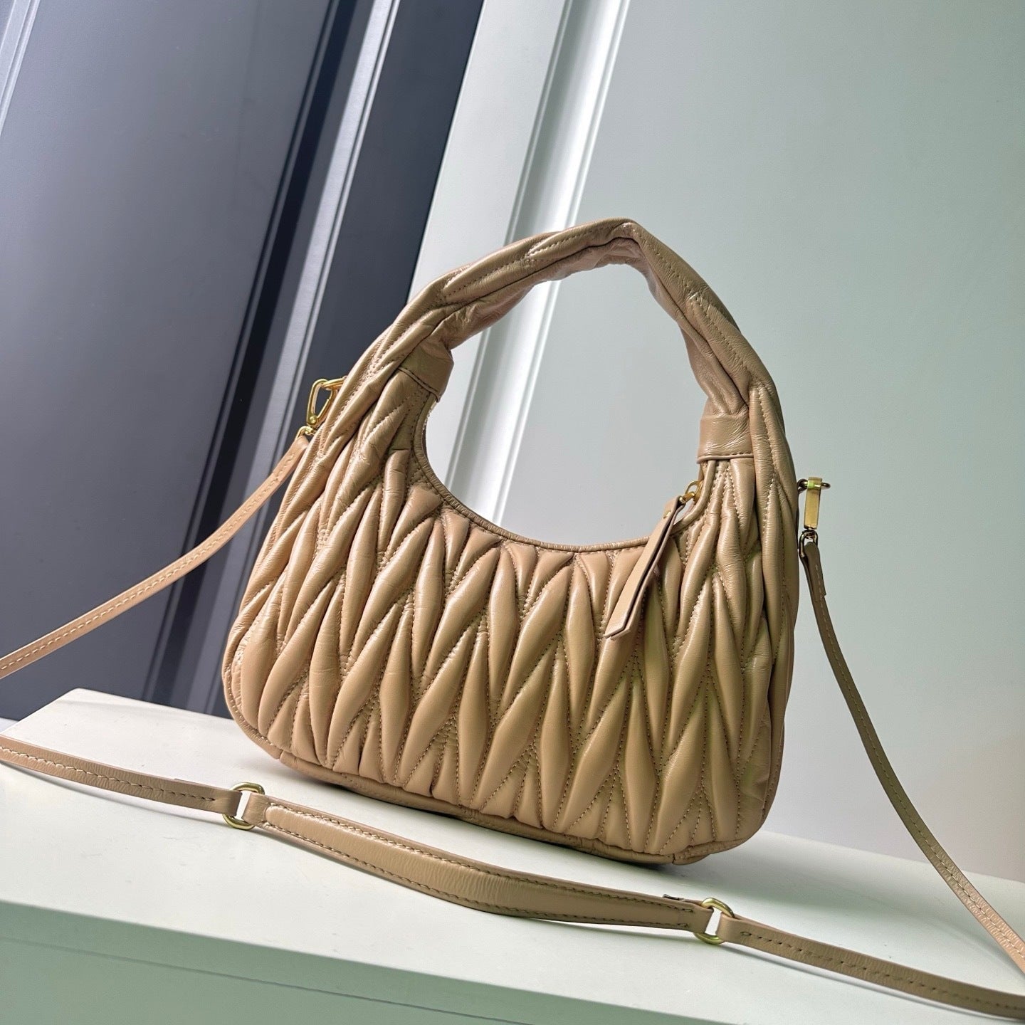 Medium Quilted Leather Handbag – Matelassé Texture, 29cm