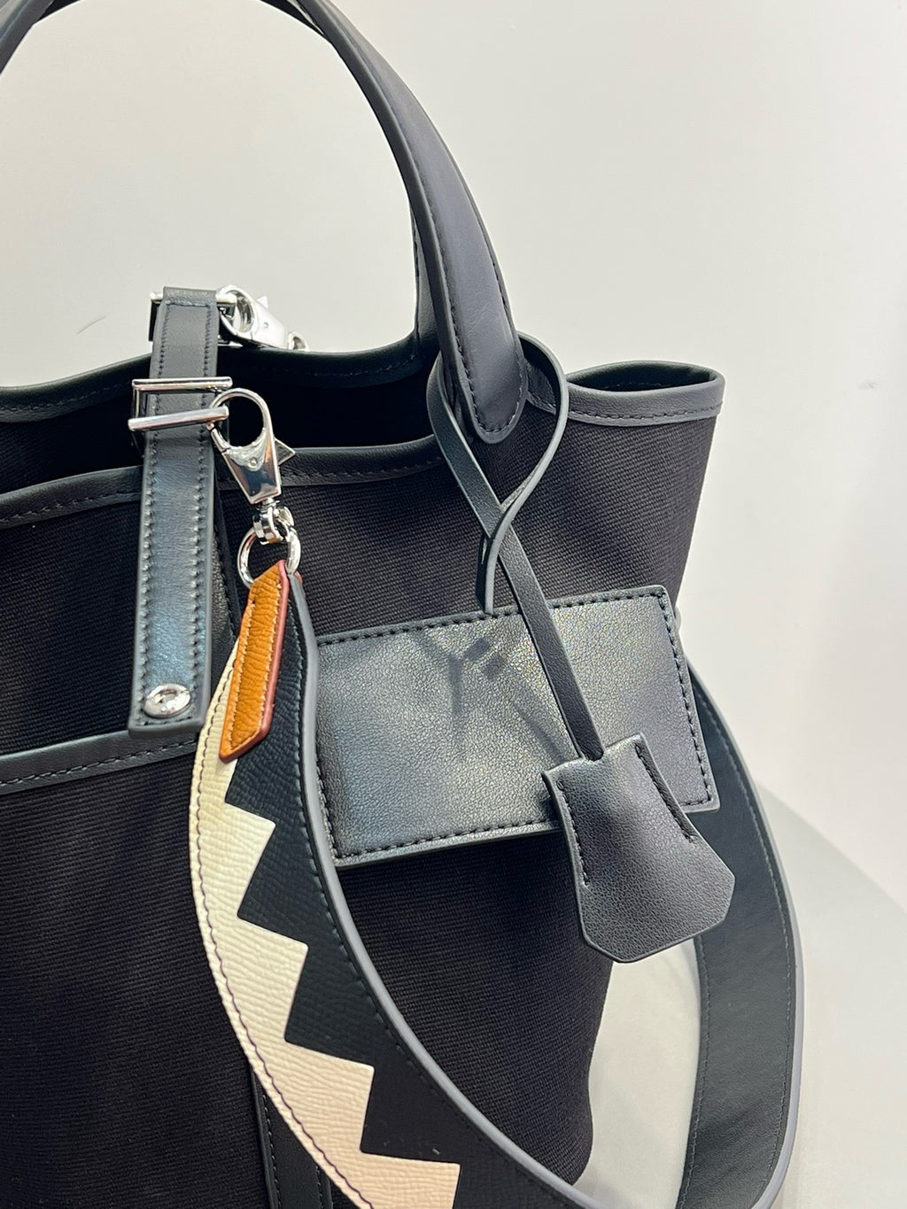 Cow Leather Two-Way Tote Bag – 18 × 14 × 19 cm