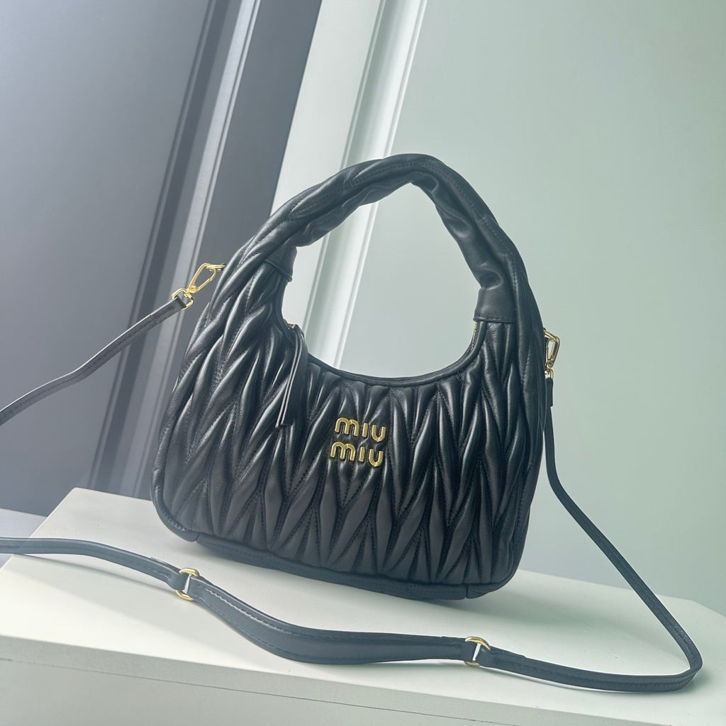Medium Quilted Leather Handbag – Matelassé Texture, 29cm