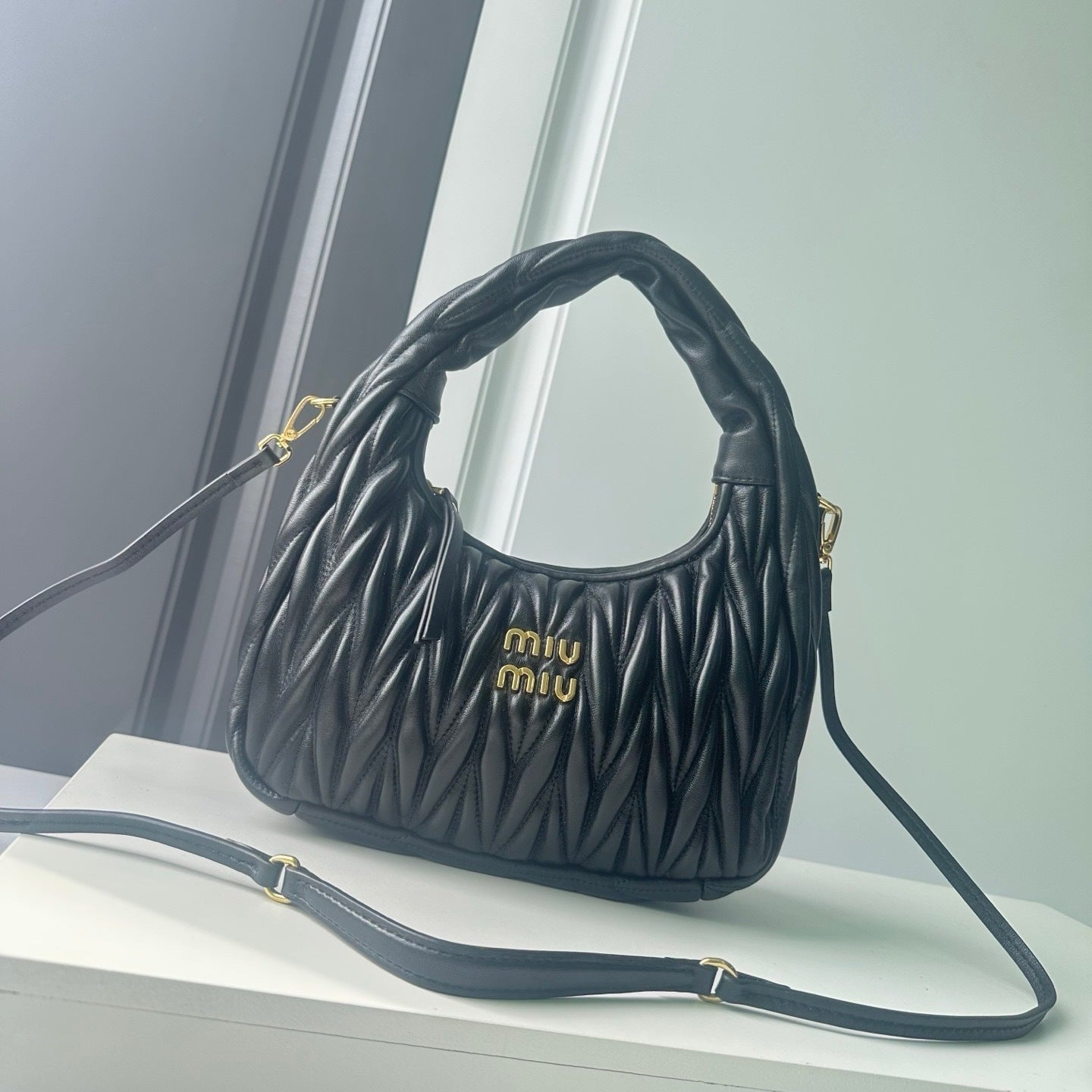 Medium Quilted Leather Handbag – Matelassé Texture, 29cm