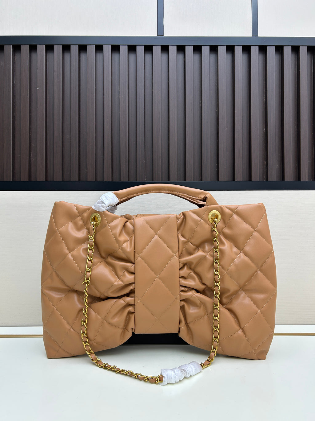 Large Bow-Detail Quilted Leather Shoulder Bag – Soft Padded Finish