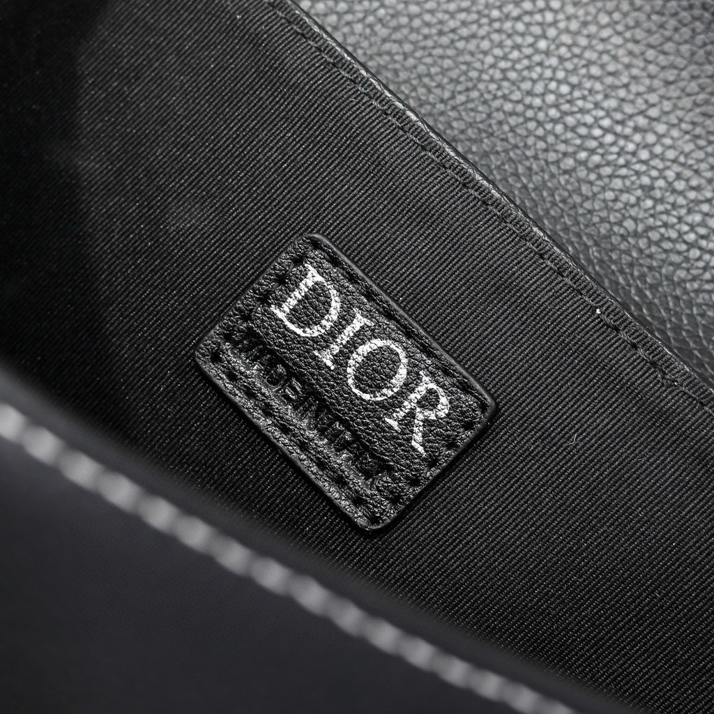 Fall Oblique Saddle Messenger Bag