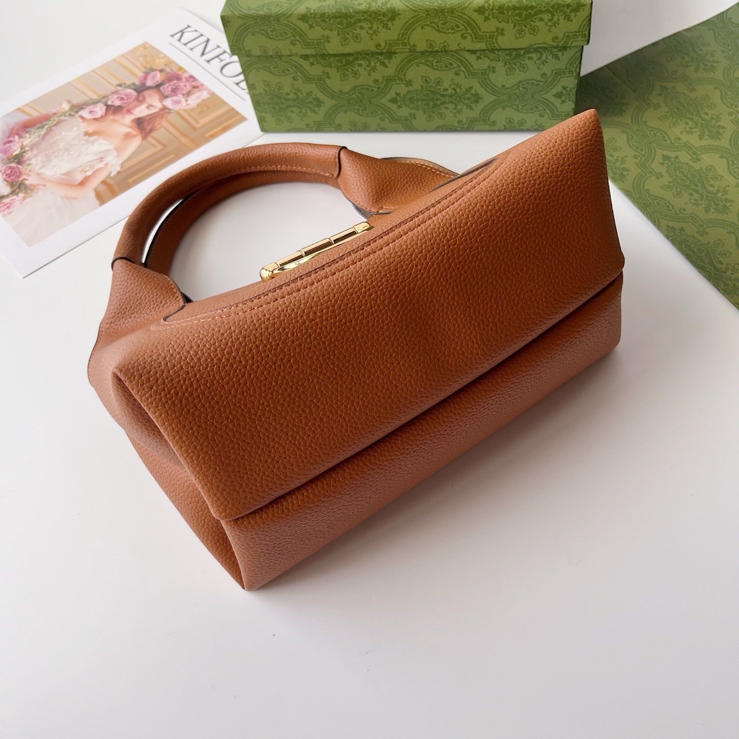Softbit Maxi Shoulder Bag :  Medium