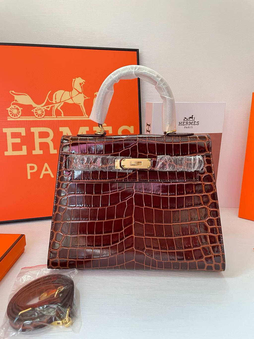28cm Crocodile-Embossed Leather Top-Handle & Shoulder Bag