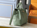Georges Medium Tote Bag
