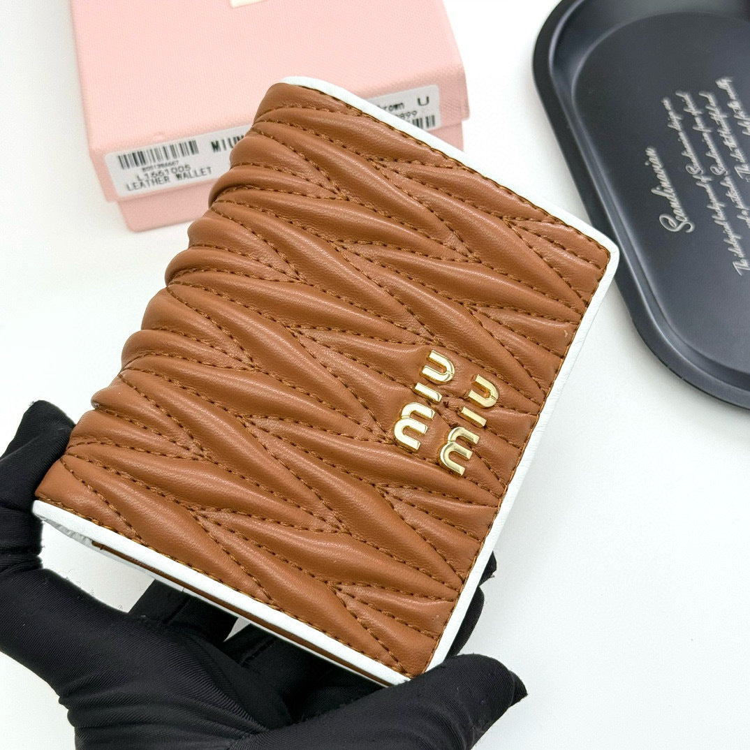 New-Season Compact Tri-Fold Mini Wallet – Embossed Design