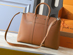 Georges Medium Tote Bag