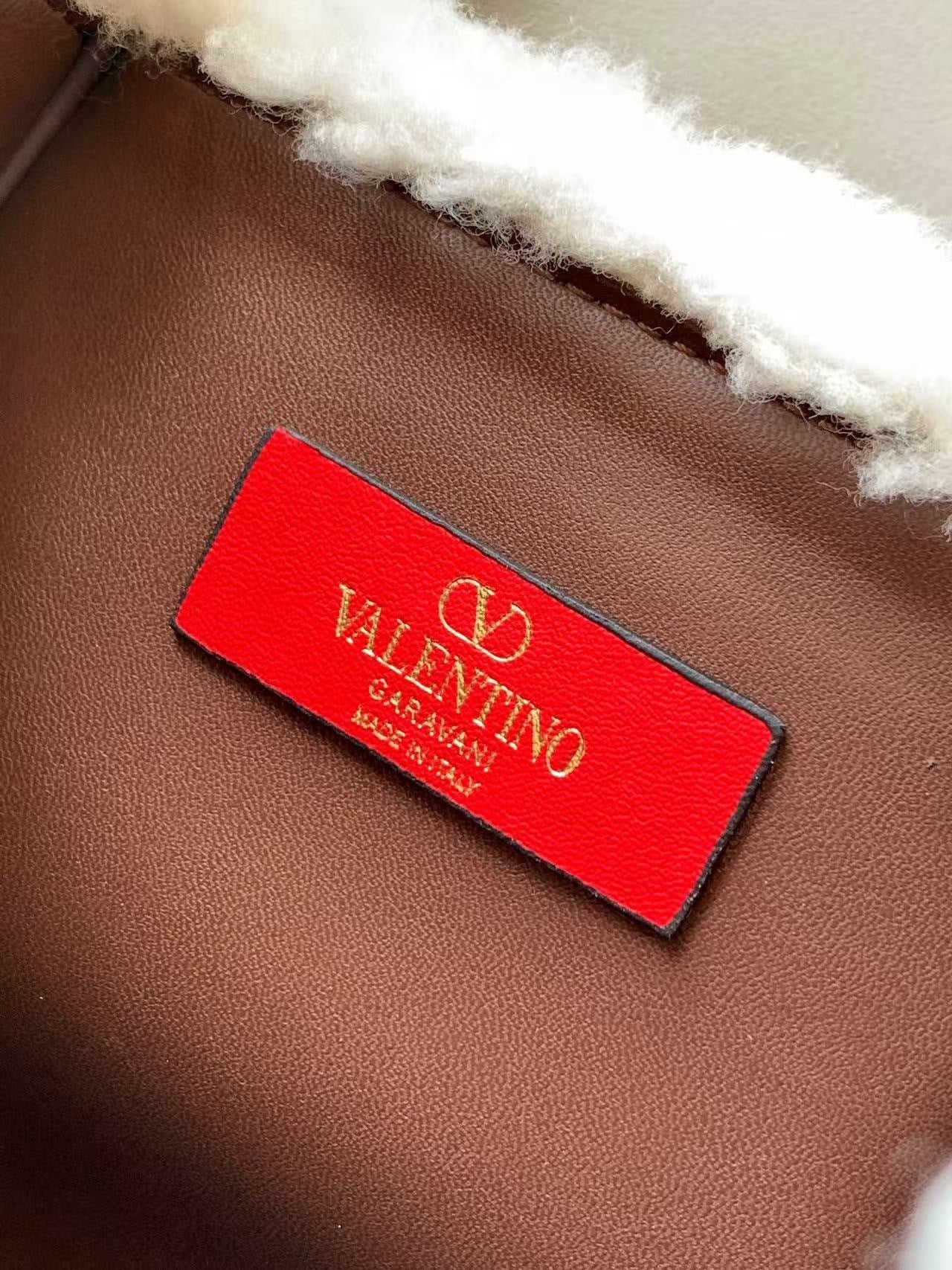 New Embroidered Leather Shopping Bag with Fur Details