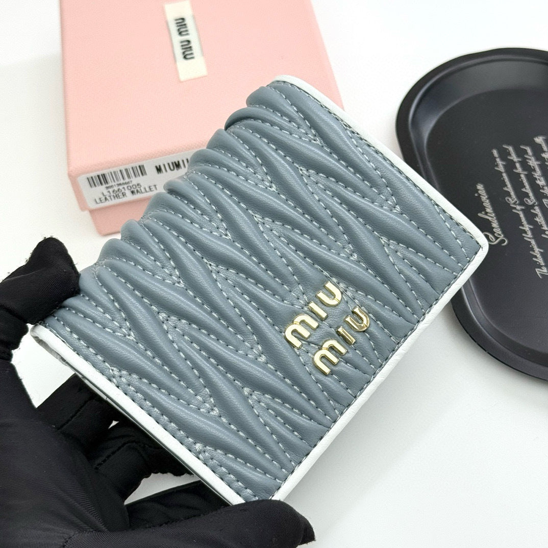 New-Season Compact Tri-Fold Mini Wallet – Embossed Design