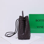B*V | 23 New Andiamo Handbag