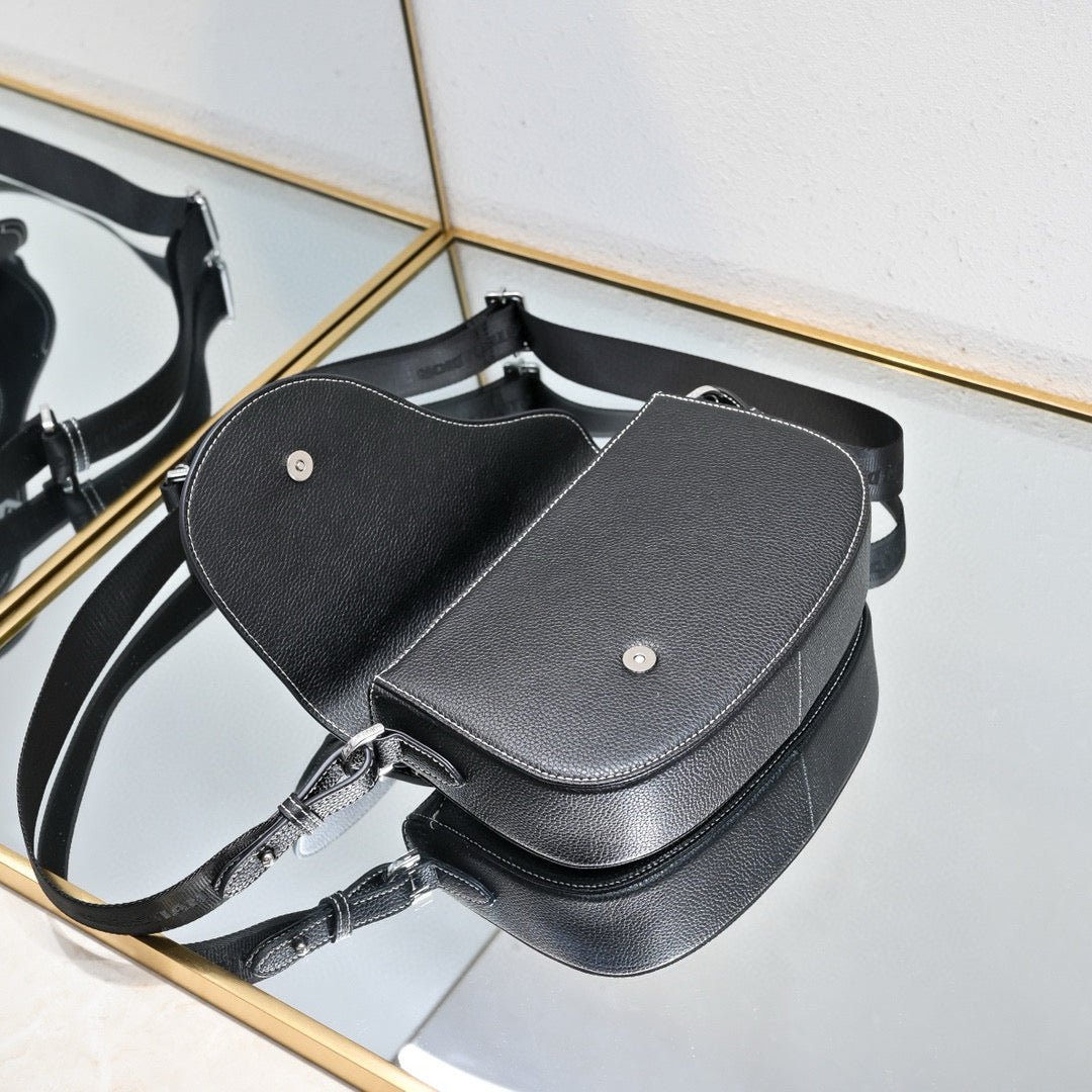 Fall Oblique Saddle Messenger Bag