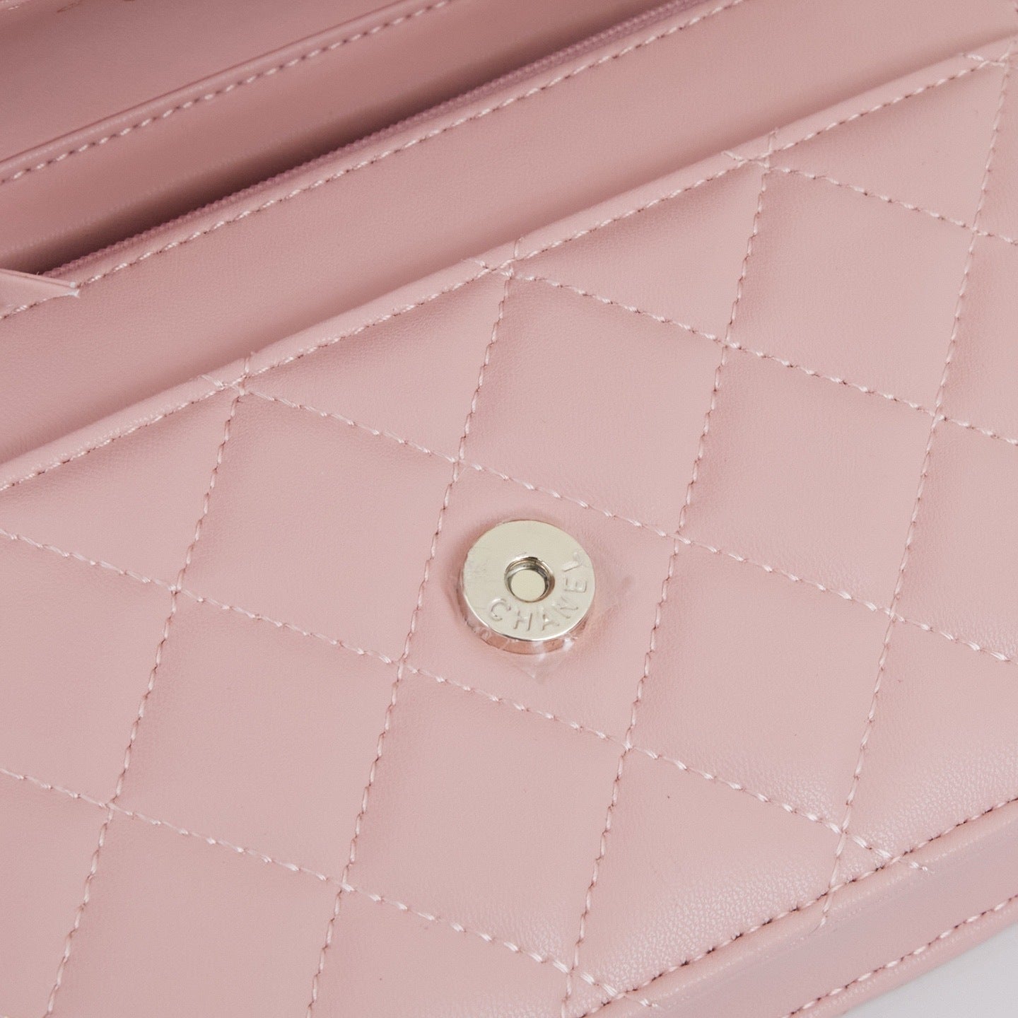 Quilted Calfskin Wallet-On-Chain Bag