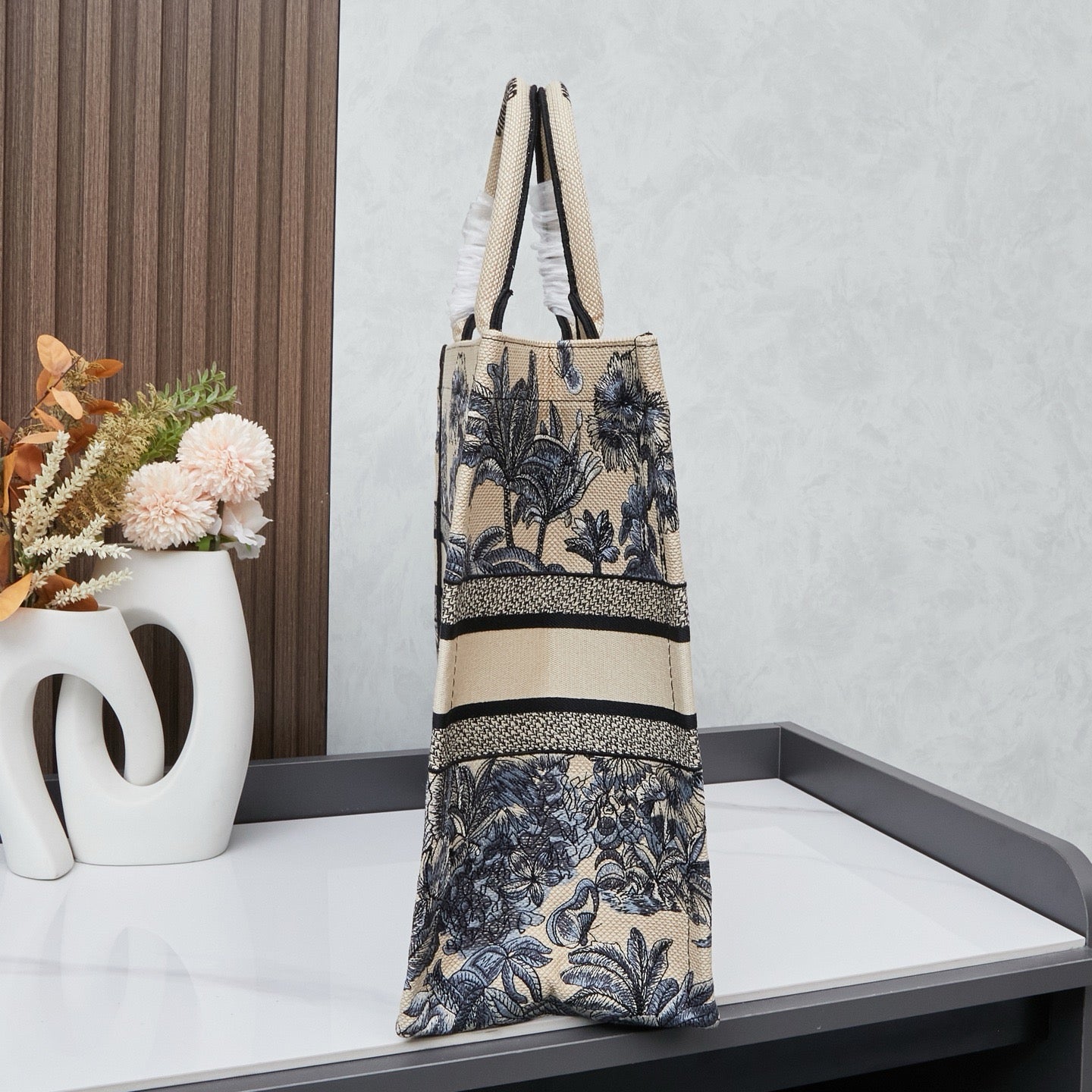 D Book Tote ( Apricot Coconut Grove )