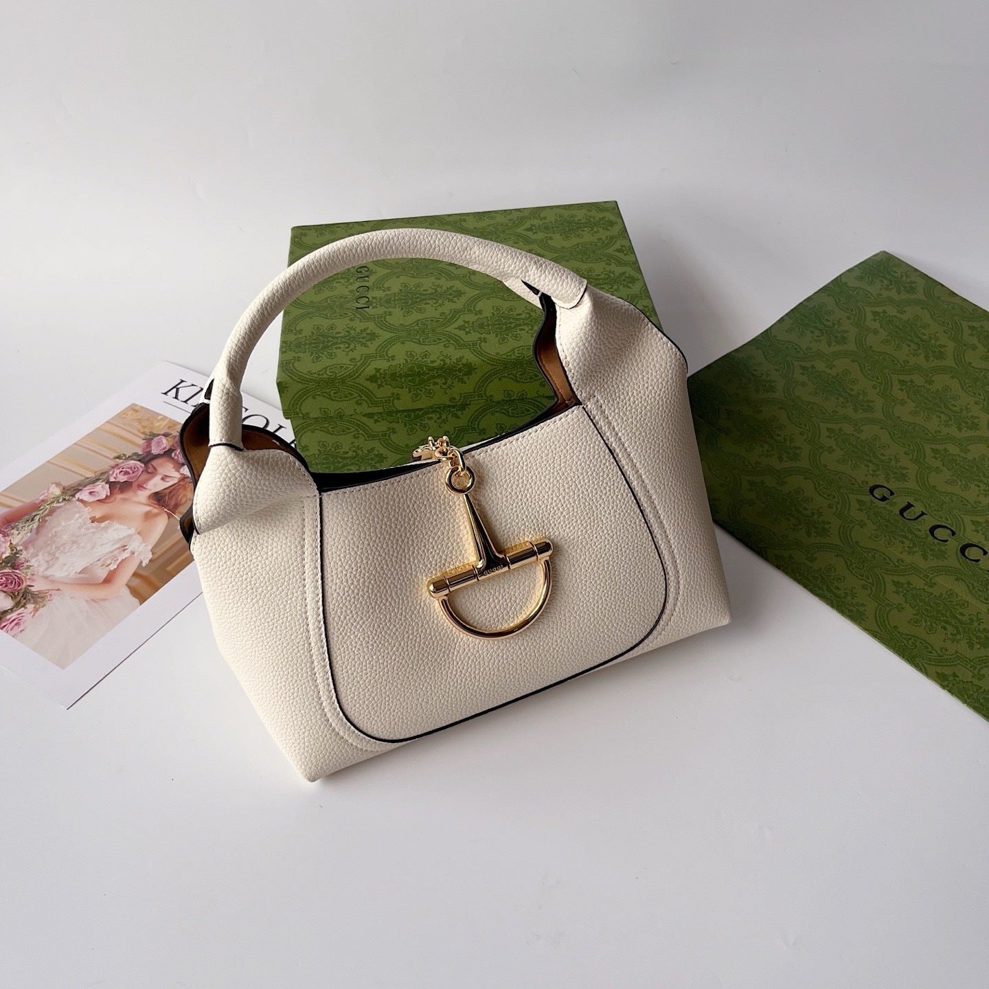 Softbit Maxi Shoulder Bag :  Medium