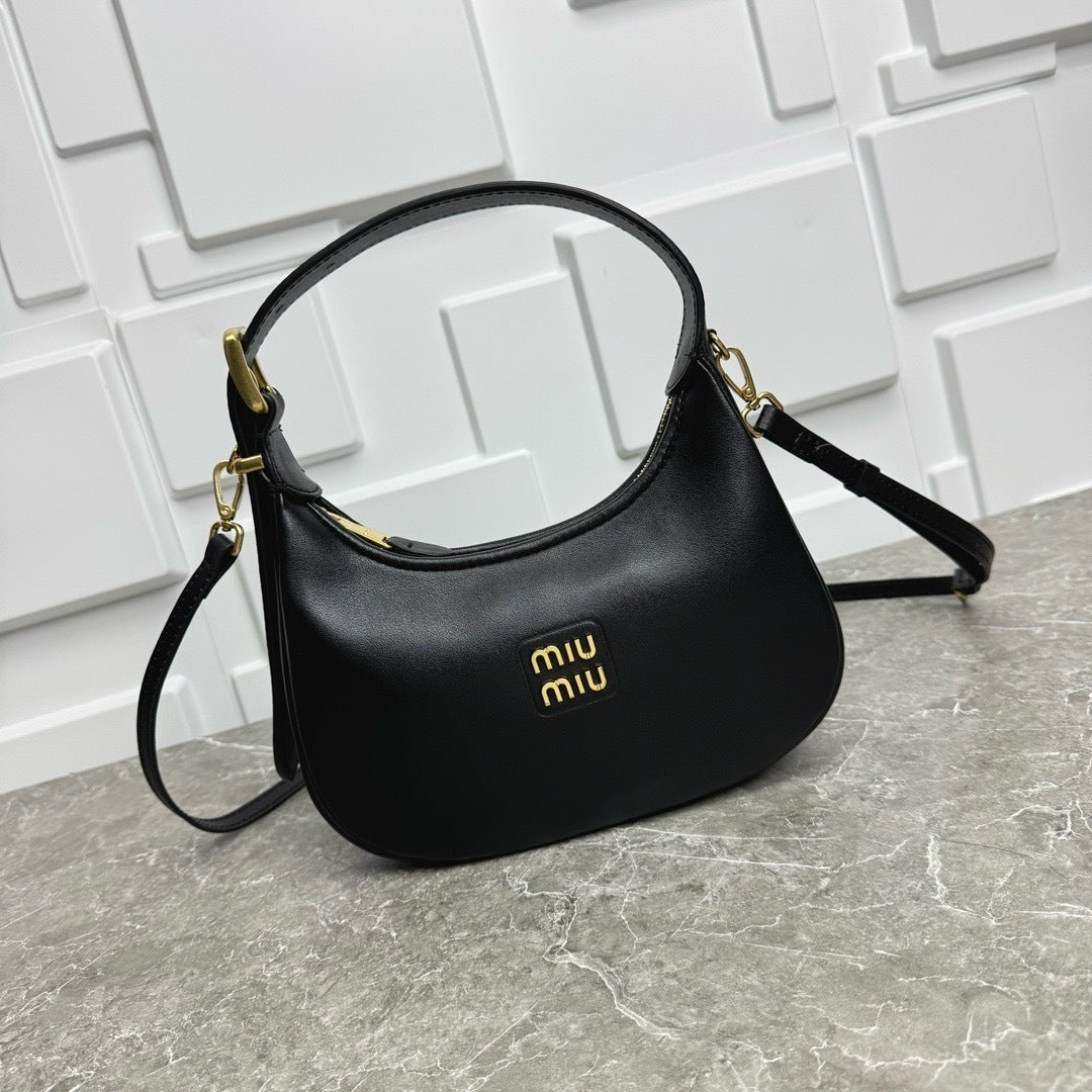 Full-Grain Leather Shoulder Bag – Minimal Chic