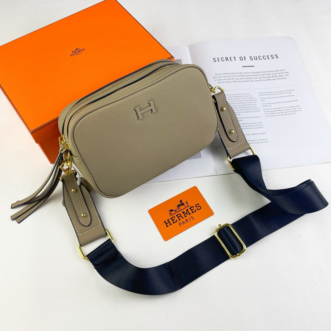 Full-Leather Camera Bag | Adjustable & Detachable Strap