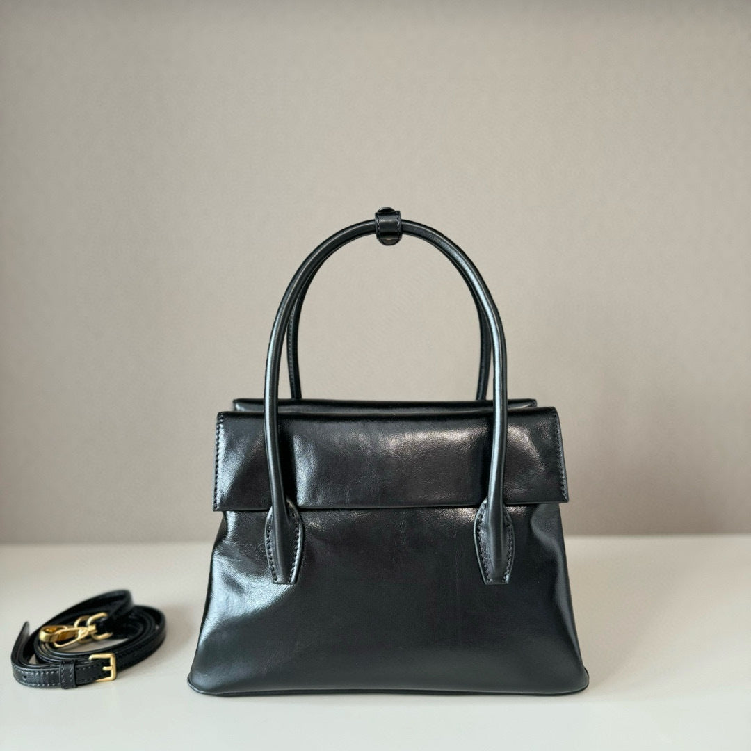 Vintage-Inspired Top Handle Bag – Dual-Flap Design