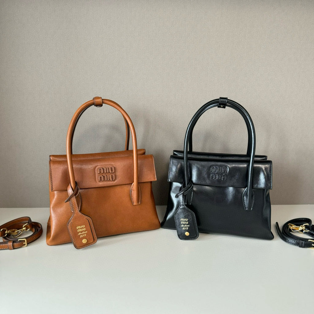Vintage-Inspired Top Handle Bag – Dual-Flap Design