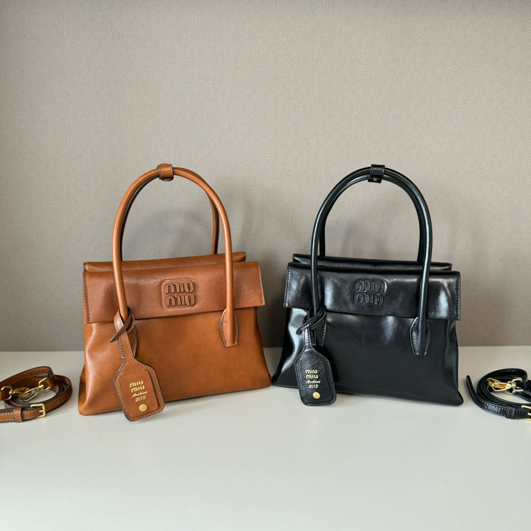 Vintage-Inspired Top Handle Bag – Dual-Flap Design