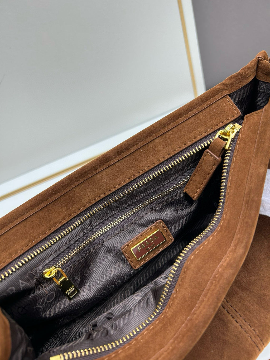 New Arrival P : Vintage-Inspired Glossy Leather Handbag