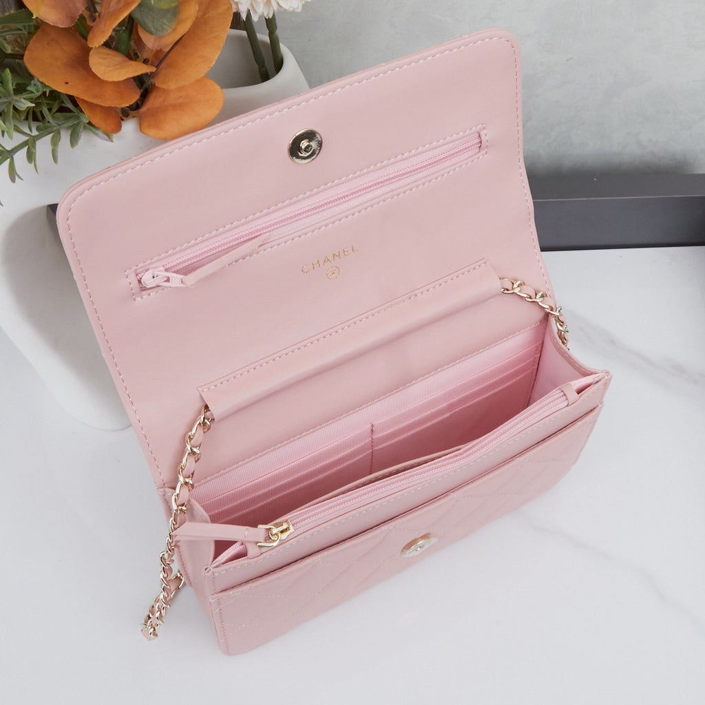 Quilted Calfskin Wallet-On-Chain Bag