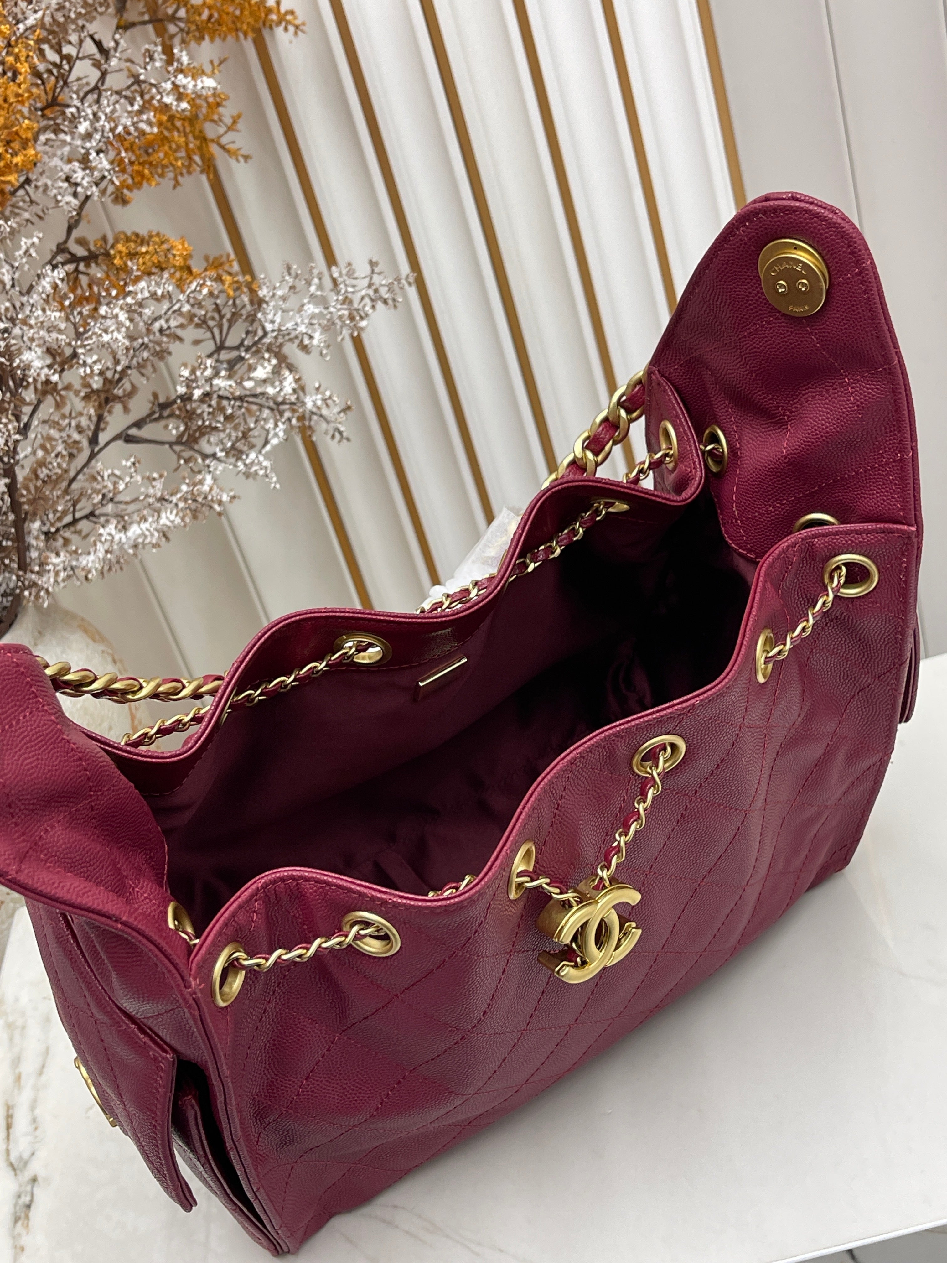 Small Hobo Shoulder Bag – Fine Grain Textured Leather, 26×30cm