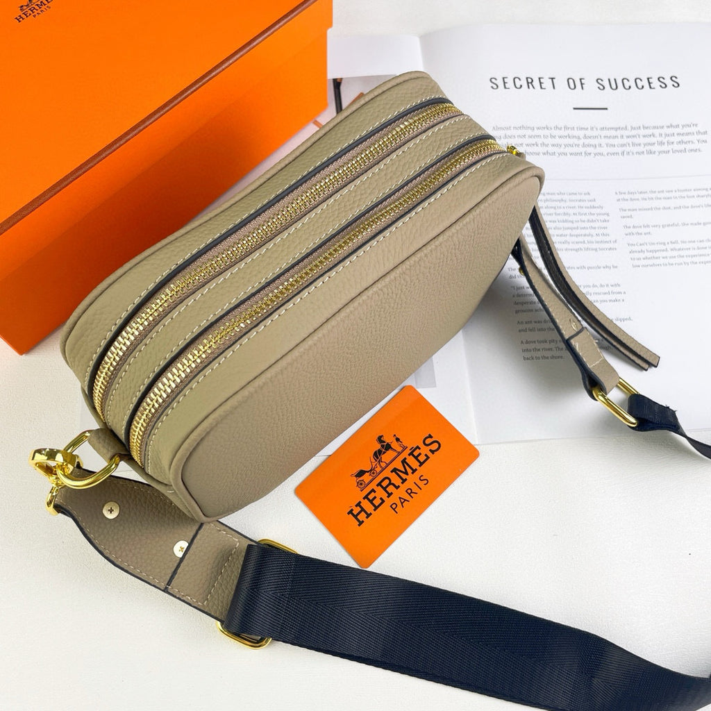 Full-Leather Camera Bag | Adjustable & Detachable Strap